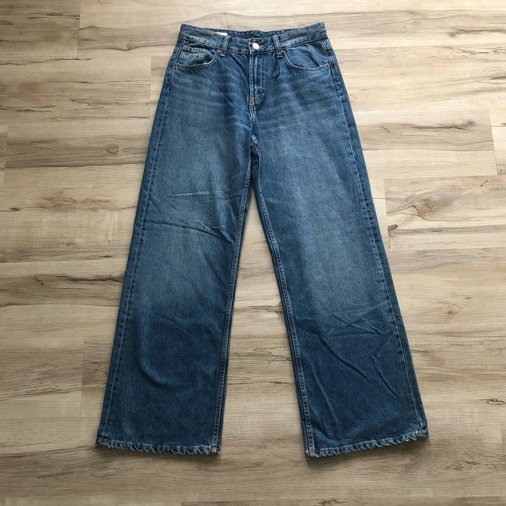 Zara Blue Flare & Wide Leg Denim Jeans Size 4 Cropped Fit Ankle - Picture 2 of 11